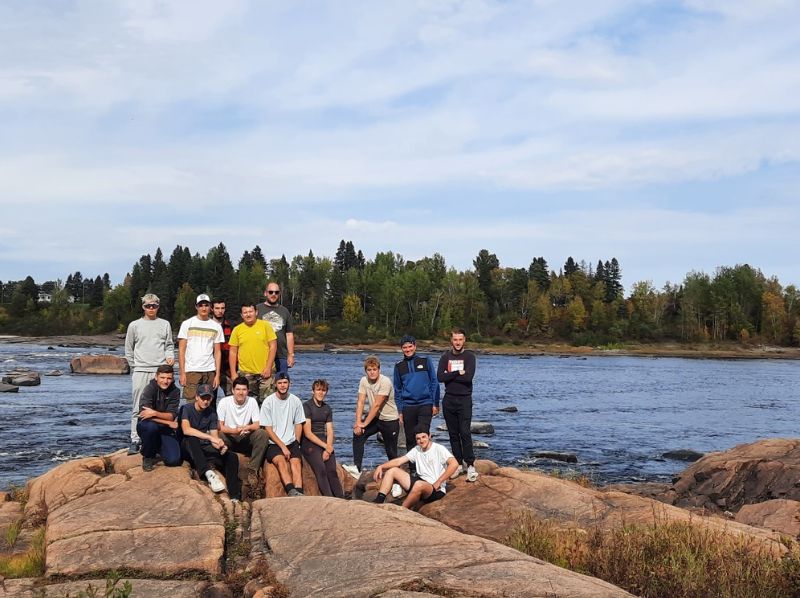 Photo du Québec prise lors d'un séjour éducatif, offrant un aperçu des vastes paysages forestiers et de la richesse naturelle de la région. Cette expérience immersive permet aux participants de découvrir les pratiques de gestion durable appliquées en Amérique du Nord.